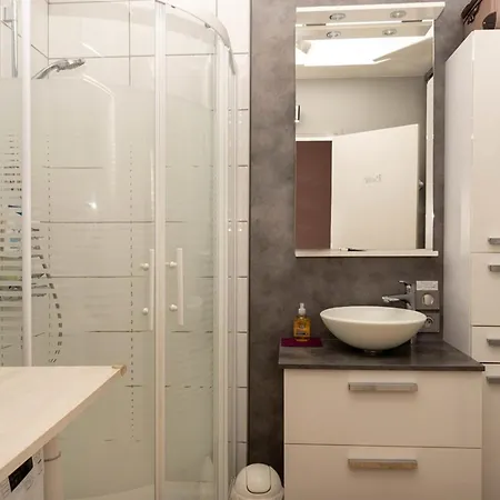 Beau T2 Pour 4 Pers. Au Lavandou, Face Mer, Avec Parking - Fr-1-803-75 Lägenhet *