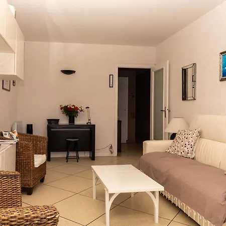 Apartment T2 Pour 4 Pers. Au Lavandou Avec Parking Privatif - Fr-1-803-75